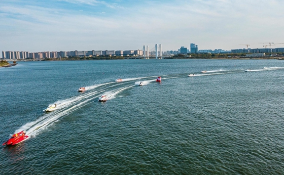  水上狂飆 風景“鄭”好